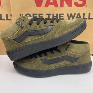 Vans WMNS Zahba Mid
Beatrice Domond Dark Olive Sneakers 
VN000CBSDOL
